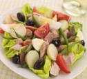 Салат нисуаз со свежим тунцом, каперсами и анчоусами рецепт с фото