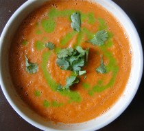 Суп из моркови, брокколи и имбиря, с бобовыми проростками и зеленым луком рецепт с фото