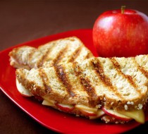 Сэндвичи на гриле с сыром и яблоками рецепт с фото