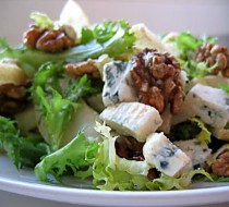 Салат с печеной фетой и грецкими орехами рецепт с фото
