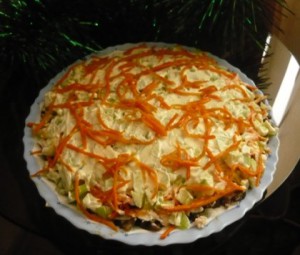 Слоеный салат с корейской морковкой