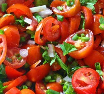 Красный салат из перцев и томатов с чесноком рецепт с фото