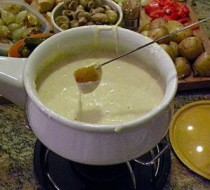 Фондю с тремя видами сыра и шампанским рецепт с фото
