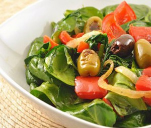 Салат со шпинатом и овощами