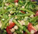Салат из зеленой фасоли и черри с винегретом из шалота рецепт с фото
