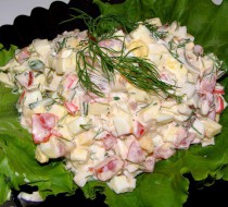 Летний салат из крабовых палочек рецепт с фото