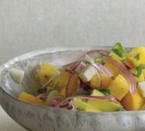Салат из ананасов с авокадо и красным луком рецепт с фото