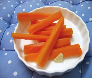 Маринованные морковные палочки