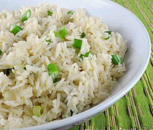 Белый рис с чесноком
