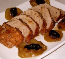 Свинина, печенная с картофелем и черносливом рецепт с фото