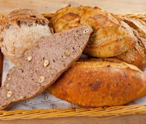 Быстрый хлеб с инжиром и фундуком
