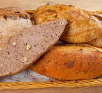 Быстрый хлеб с инжиром и фундуком рецепт с фото