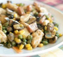 Куриный салат с грибами и зеленым горошком рецепт с фото