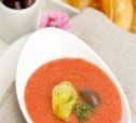 Холодный суп из красных перцев с базиликом и крутонами рецепт с фото
