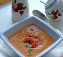 Суп из тыквы с креветками, песто и белым вином рецепт с фото