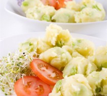 Салат из молодого картофеля с луком рецепт с фото