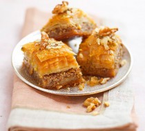 Пахлава с медом, грецкими орехами и кардамоном рецепт с фото