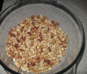 Жареный арахис в специях и чесноке