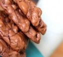 Шоколадное печенье с фундуком в потрескавшейся глазури рецепт с фото