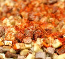 Острое свиное рагу с паприкой, перцем чили и картофелем рецепт с фото