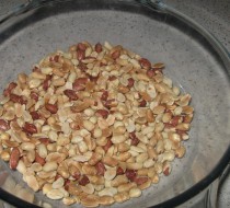 Жареный арахис в специях и чесноке рецепт с фото