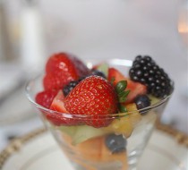 Салат из фруктов и ягод с мятой рецепт с фото