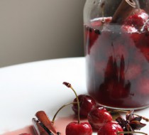 Вишни с красным вином и пряностями рецепт с фото