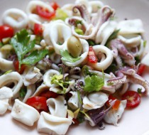 Салат из кальмаров с оливками рецепт с фото