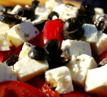 Жареная фета с маслинами и красным перцем рецепт с фото