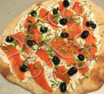 Пицца с копченым лососем и укропным кремом рецепт с фото