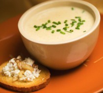 Суп из брокколи и кростини с сыром бри рецепт с фото