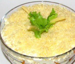 Салат «Мимоза» с лососем и сыром