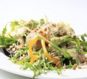 Теплый грибной салат в соусе из маскарпоне с рукколой рецепт с фото