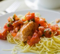 Паста со слабосоленым лососем в томатно-сливочном соусе рецепт с фото