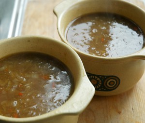 Коричневый луковый суп