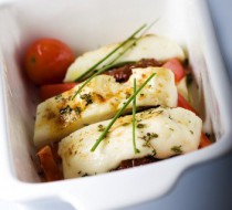 Козий сыр, запеченный с помидорами и кедровыми орешками рецепт с фото