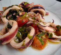 Кальмары с сельдереем, оливками и луком-шалот рецепт с фото