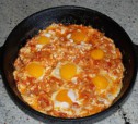 Яичница с помидорами рецепт с фото