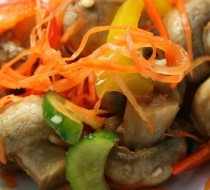 Салат с грибами и морковью по-корейски