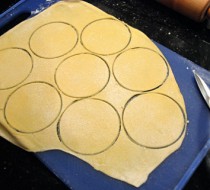 Тесто для пельменей и вареников рецепт с фото