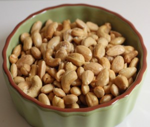 Соленые орешки по-домашнему