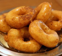 Сырные пончики Лукумадес рецепт с фото