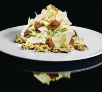 Салат из листьев романо с заправкой из синего сыра рецепт с фото