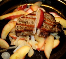 Свинина с пассерованными яблоками, сидром и корицей рецепт с фото