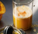 Цитрусовый сок с чесноком, имбирем и кайенским перцем рецепт с фото