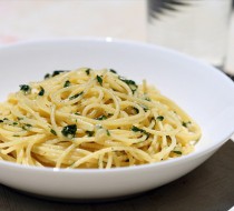 Спагетти с чесноком и маслом рецепт с фото