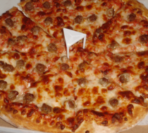 Пицца с сосисками и помидорами рецепт с фото