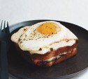 Горячие бутерброды с яичницей рецепт с фото